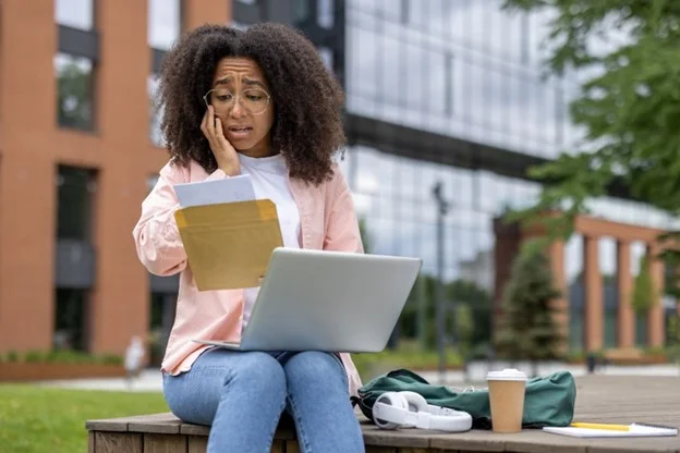 Female employee receiving a letter of concern, to try and avoid further disciplinary action. 